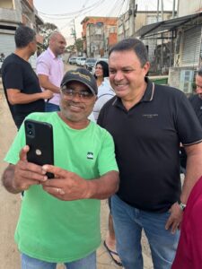 Assinada a ordem de serviço para obras de infraestrutura no bairro Piratininga II, em Itaquaquecetuba. O investimento de mais de R$ 3 milhões vai garantir drenagem, guias, sarjetas e pavimentação, levando mais qualidade de vida para os moradores. A obra tem previsão de conclusão em 8 meses e representa mais um avanço importante para a cidade.